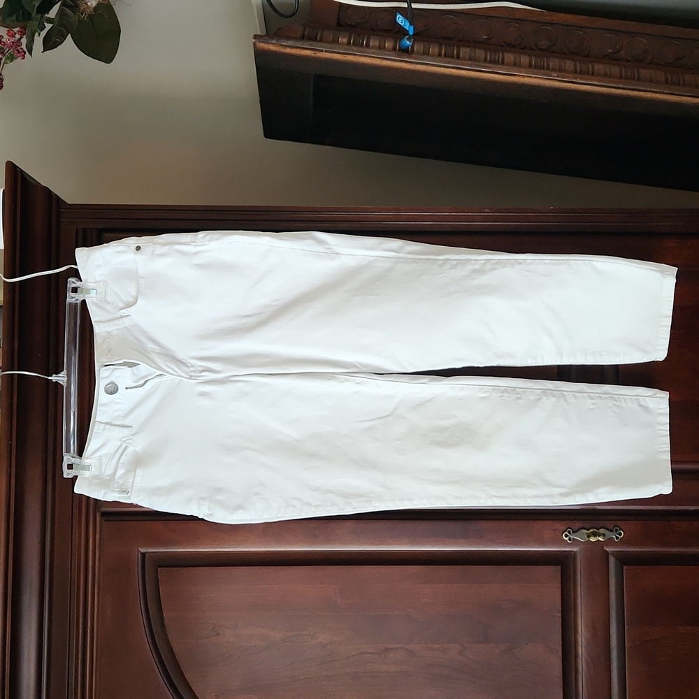 LEE white ankle length like Capri pants